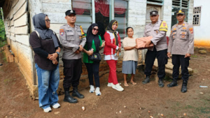 Bantuan Sembako Polsek Sungkai Selatan untuk Warga