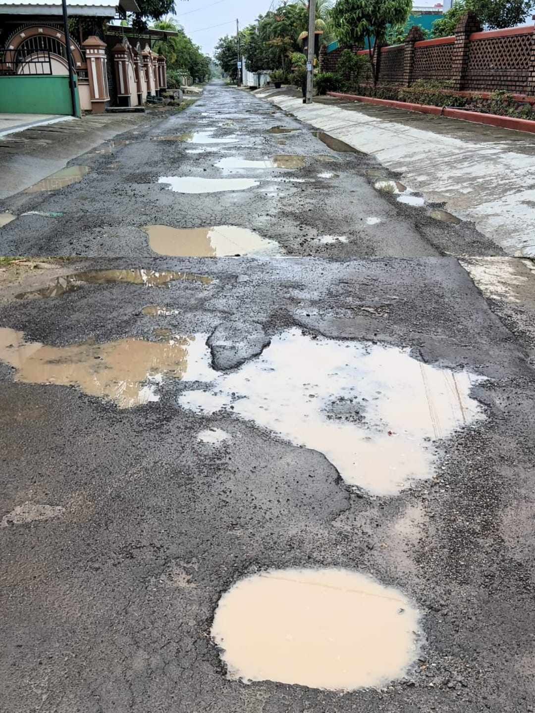 Jalan Badak Bandar Lampung Rusak Parah Belum 6 Bulan