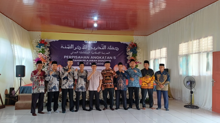 SMP IT Madani Lepas Siswa Kelas IX Angkatan Ke-5