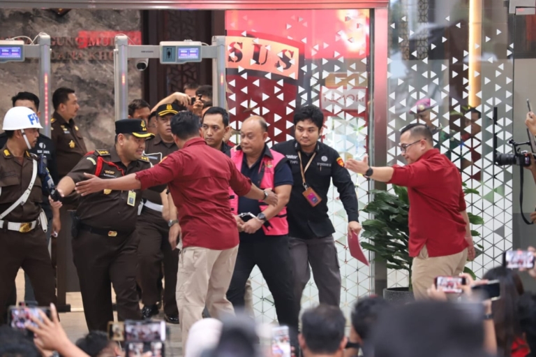 Dugaan Korupsi MBG, Eks Kepala BGN Jadi Tersangka