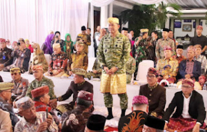 Gelar Adat Pangdam XXI/RI, Kristomei Sianturi Jadi Pangeran Satria Negara