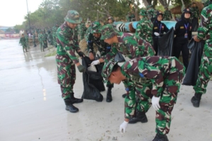 Aksi Bersih Pantai Lanal Lampung Dukung Gerakan Radin Inten Asri