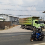 Debu Dusun Kemang Ganggu Warga, Truk Proyek Gudang Kopi Disorot