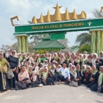 Ziarah Muslimat NU Jati Agung, 100 Jamaah Padati Makam KH Gholib