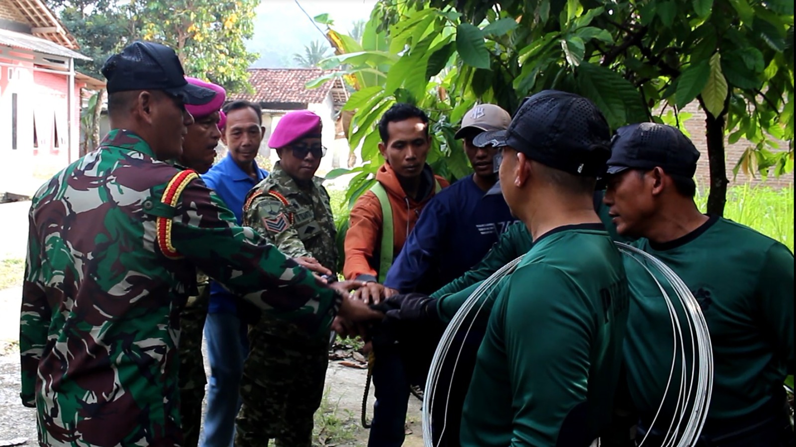Pengibaran Bendera Merah Putih Warnai HUT Ke-81 RI