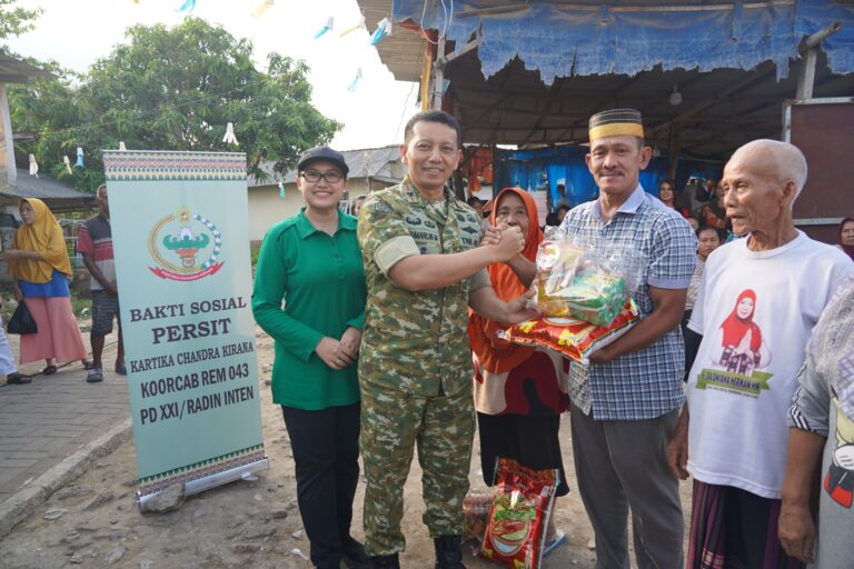 Bakti Sosial Persit KCK Bantu Ringankan Beban Warga Sinar Laut