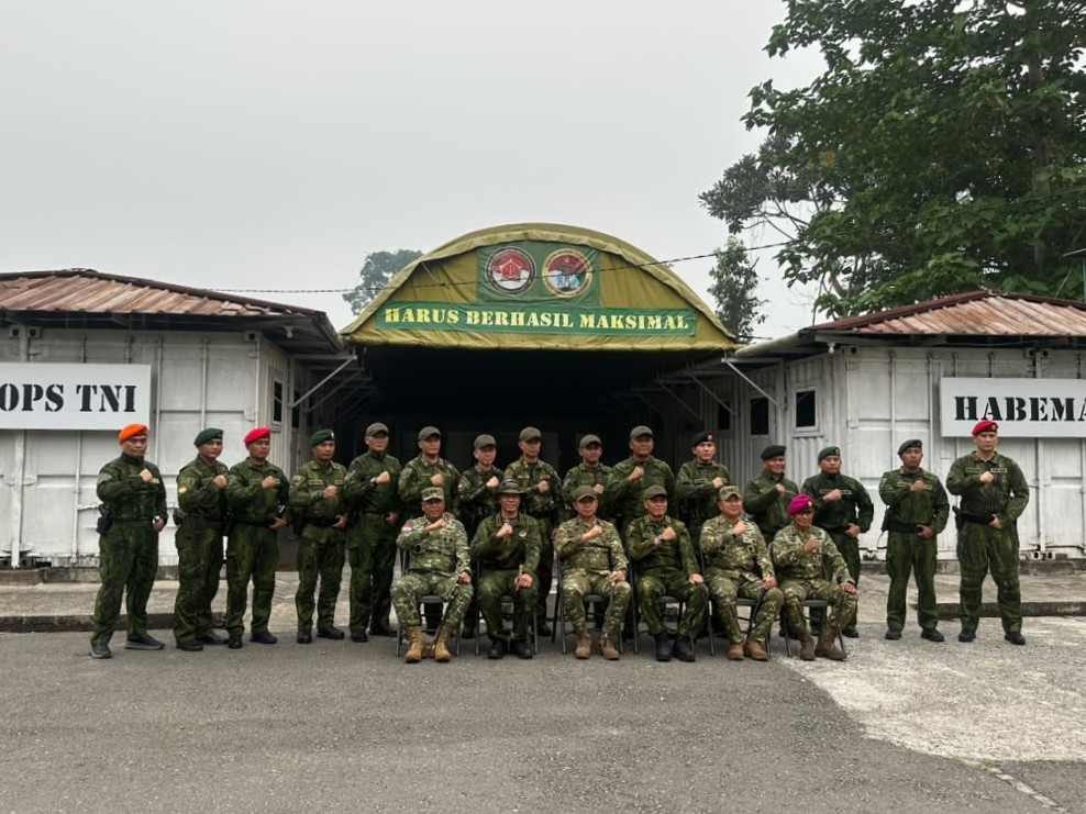 49 Prajurit Marinir Terima Kenaikan Pangkat Luar Biasa